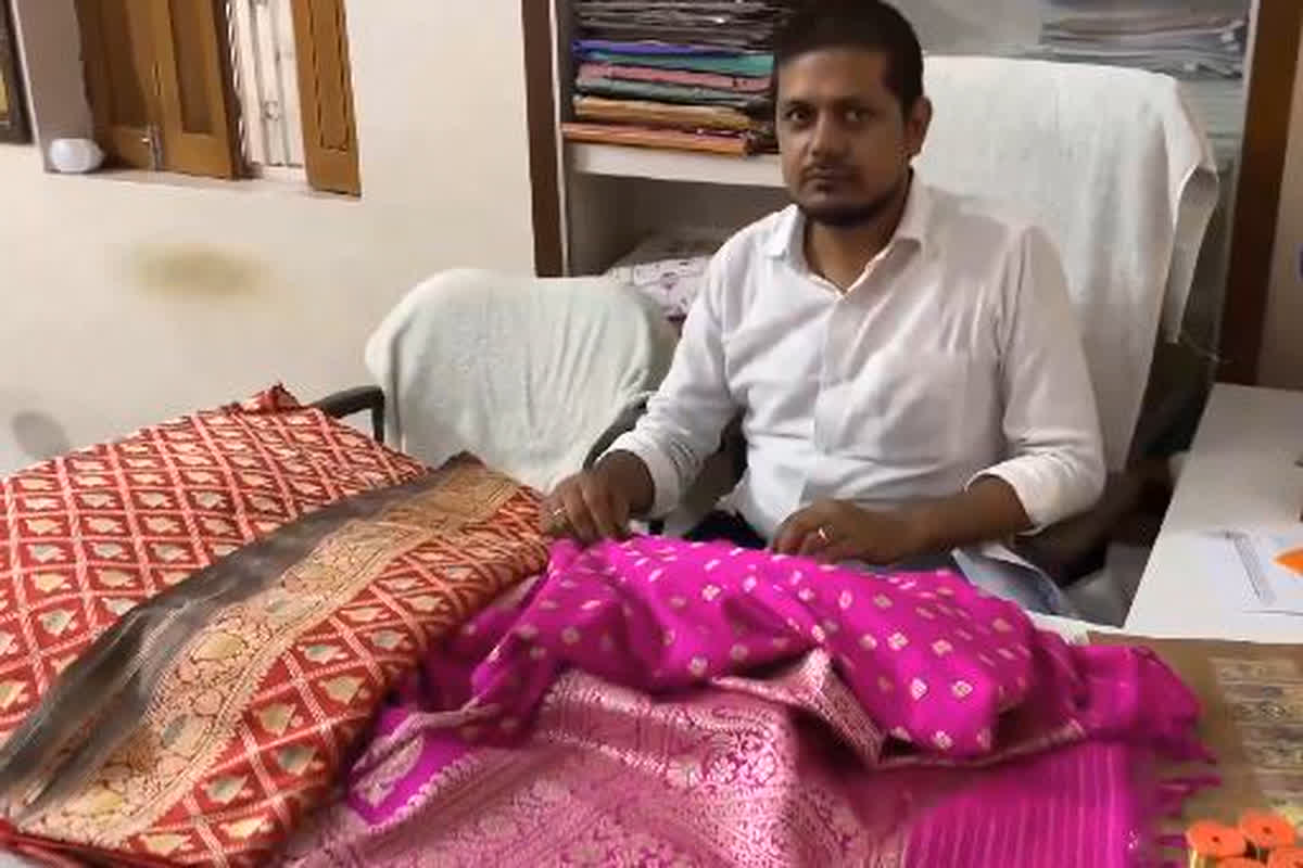 Anant-Radhika Wedding: अनंत अंबानी और राधिका की शादी में चार चांद लगाएंगी सोने चांदी से बनी बनारसी साड़ियां, लाखों में है कीमत