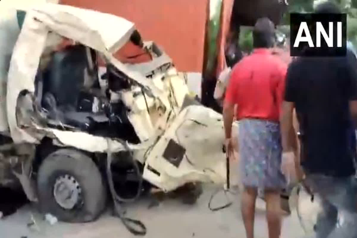 Andhra Pradesh Road Accident: भीषण हादसा… दो ट्रकों की भिड़ंत से उड़े गाड़ी के परखच्चे, हादसे में 6 लोगों क मौत