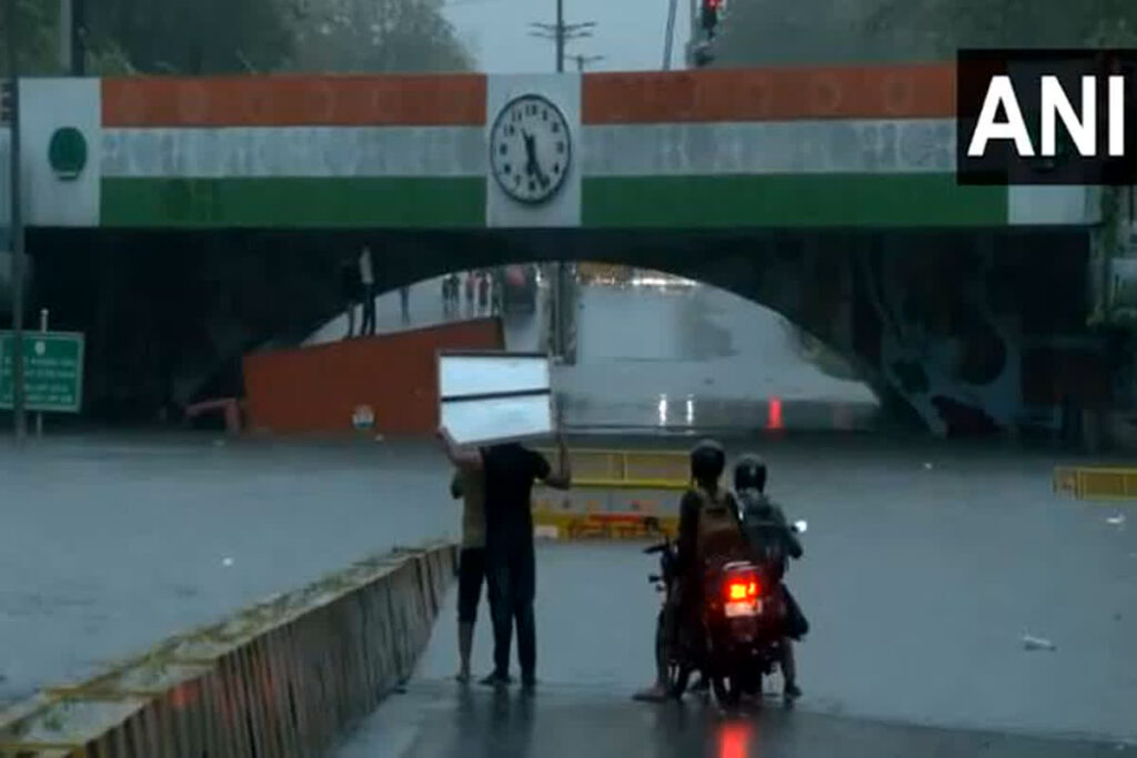 Heavy Rain In Delhi