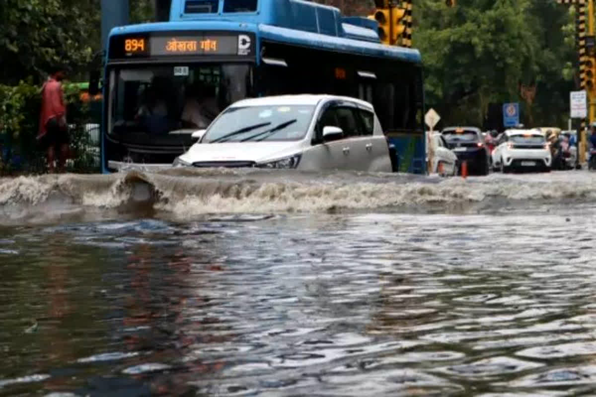 Rain Deaths: भारी बारिश में जान गंवाने वालों के परिजनों को मिलेगा मुआवजा, सरकार ने 10-10 लाख रुपए देने का किया ऐलान…
