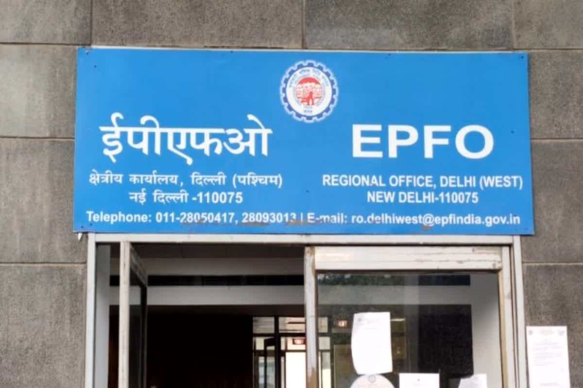 EPFO Update: EPFO ने दी खुशखबरी! अब घर बैठे ऑनलाइन होंगे ये काम, नहीं काटने पड़ेंगे दफ्तरों के चक्कर…