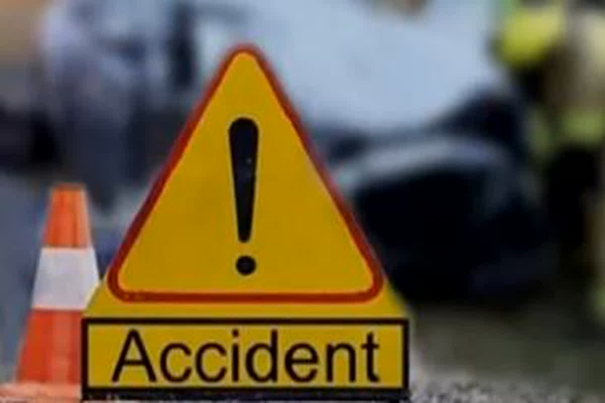 Gujarat Road Accident : दर्दनाक हादसा… आपस में भिड़ी दो बस, मौके पर ही 3 लोगों की मौत कई घायल
