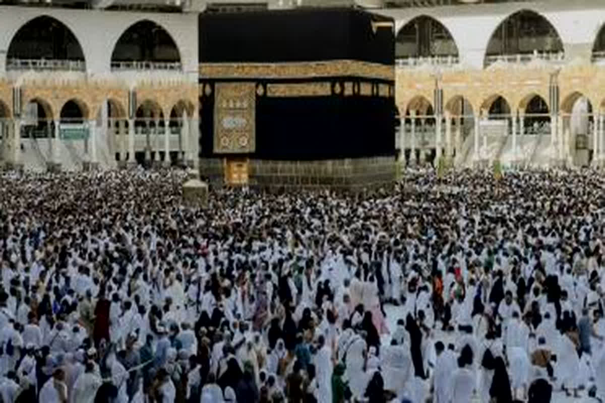 Heatwave Kills Hajj Pilgrims: मक्का में भीषण गर्मी का कहर…हज के लिए गए 90 भारतीयों की मौत, दुनिया भर से 18 लाख लोग हुए थे हज में शामिल
