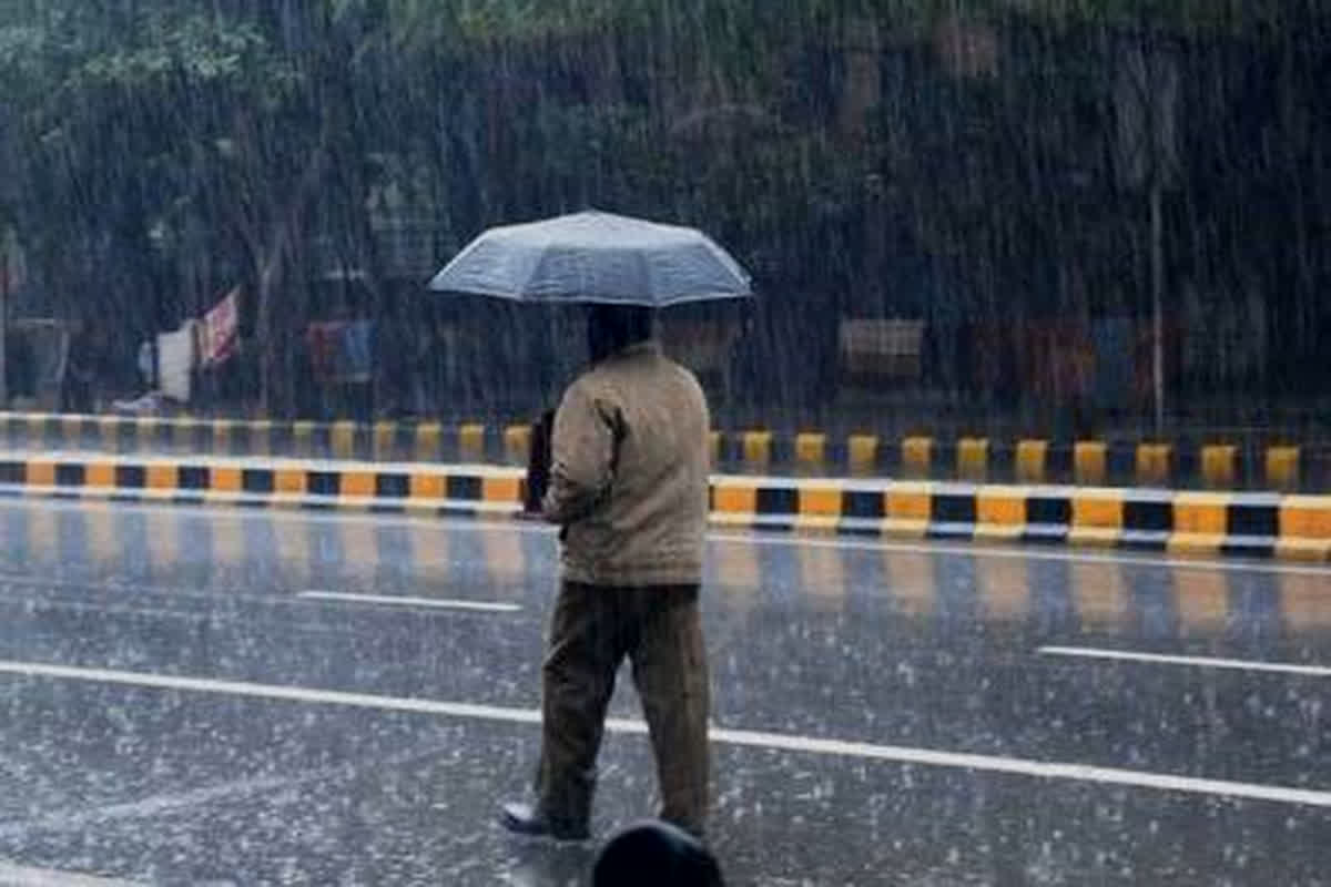 MP Weather Update: मध्यप्रदेश में जमकर बरस रहे बादल, इन जिलों में आज भी होगी झमाझम बारिश, मौसम विभाग ने दे दी ये चेतावनी