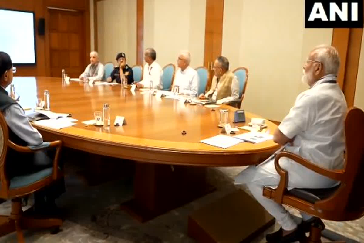 PM Modi Meeting: हीटवेव और चक्रवात को लेकर पीएम मोदी ने की बैठक, अधिकारियों दिए दिशा निर्देश…