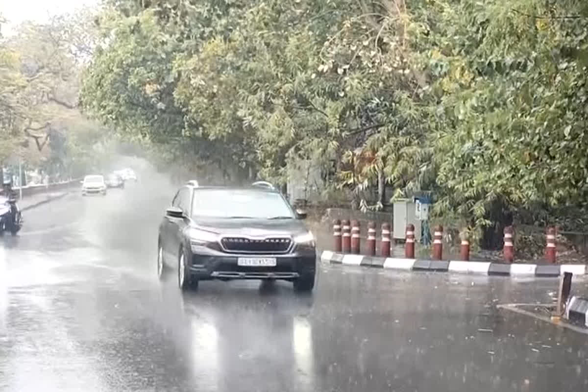 Monsoon Update: तपती, जलती गर्मी से राजधानी को मिली राहत, कई इलाकों में मूसलाधार बारिश…