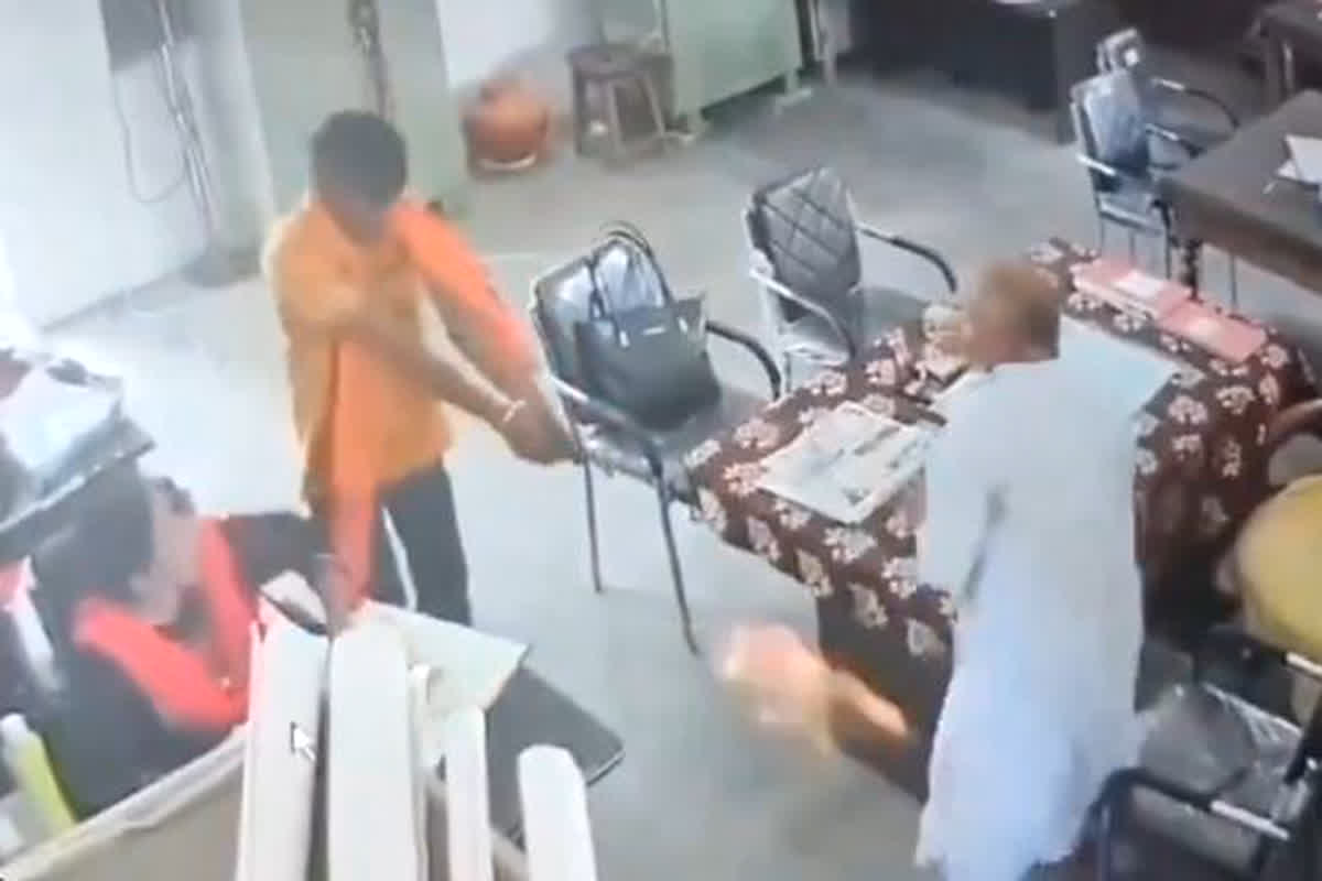 Nalanda Firing: PM मोदी के जाते ही गोलियों की आवाज से गूंजा नालंदा परिसर, बेखौफ बदमाश ने हेडमास्टर को मारी गोली, घटना का वीडियो आया सामने