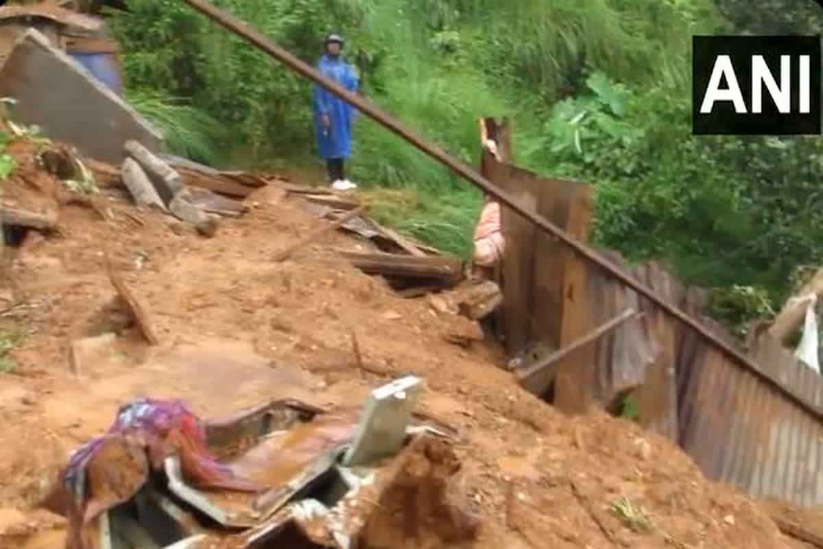Nepal Landslide: बारिश ने मचाया कोहराम, भूस्खलन और बाढ़ से 24 घंटे में 14 लोगों की मौत, बेघर हुए लोग