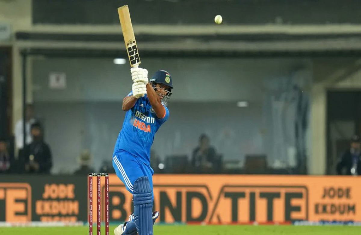 टी20 वर्ल्ड कप के बीच ​इंडिया को लगा तगड़ा झटका, टीम से बाहर हुआ ये स्टार खिलाड़ी, जानें क्या है वजह