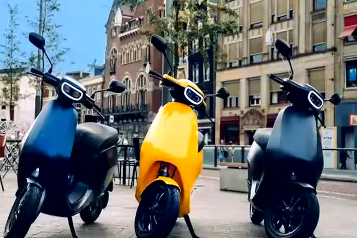 Ola Electric Scooter: Ola का धांसू इलेक्ट्रिक स्कूटर खरीदने का अच्छा मौका! मात्र 4000 रुपए में ले आएं घर…