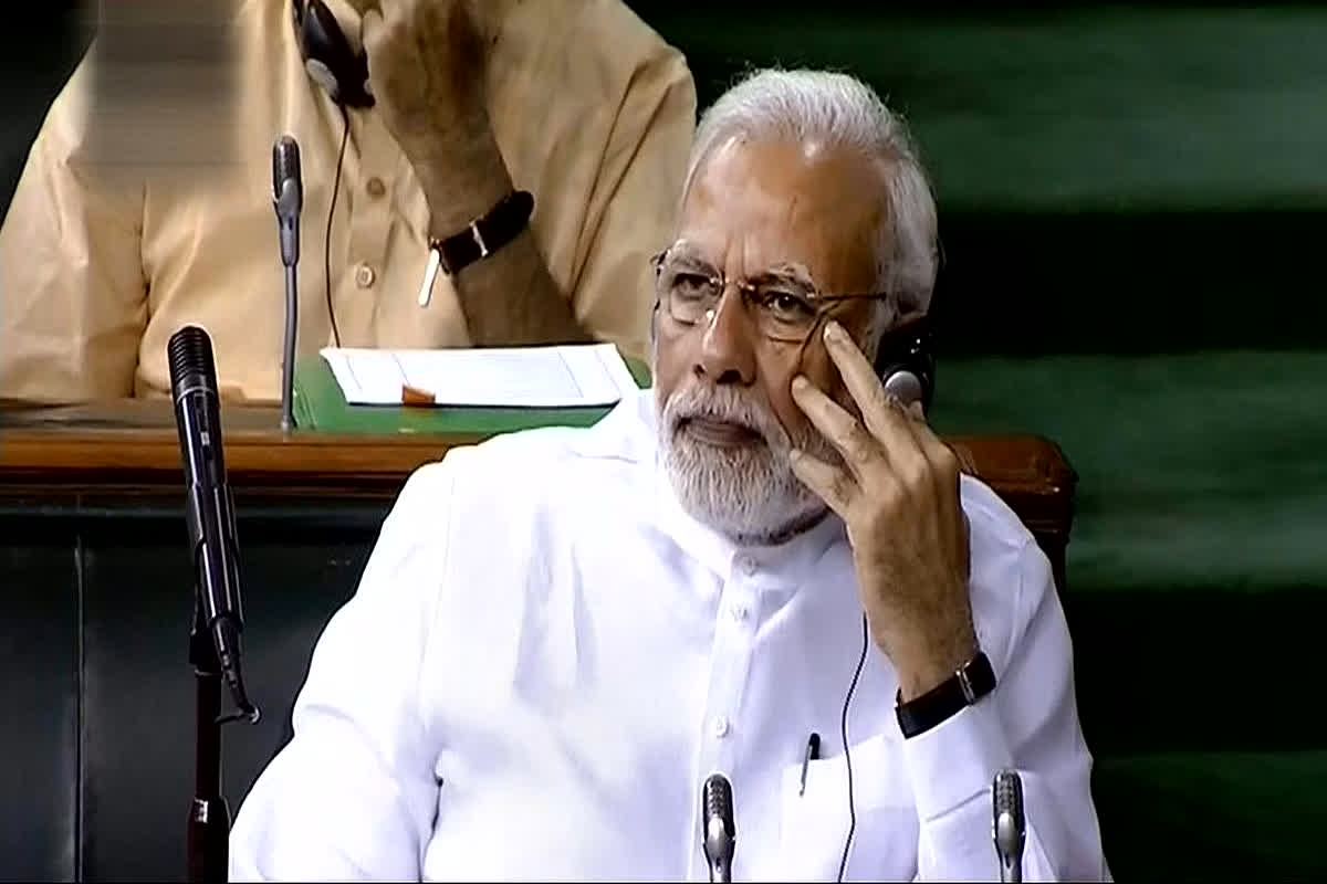 गिर गई केंद्र की भाजपा सरकार? 8 बजे नरेंद्र मोदी पीएम पद से होंगे बर्खास्त? PIB Fact Check ने बताई दावों की असलियत