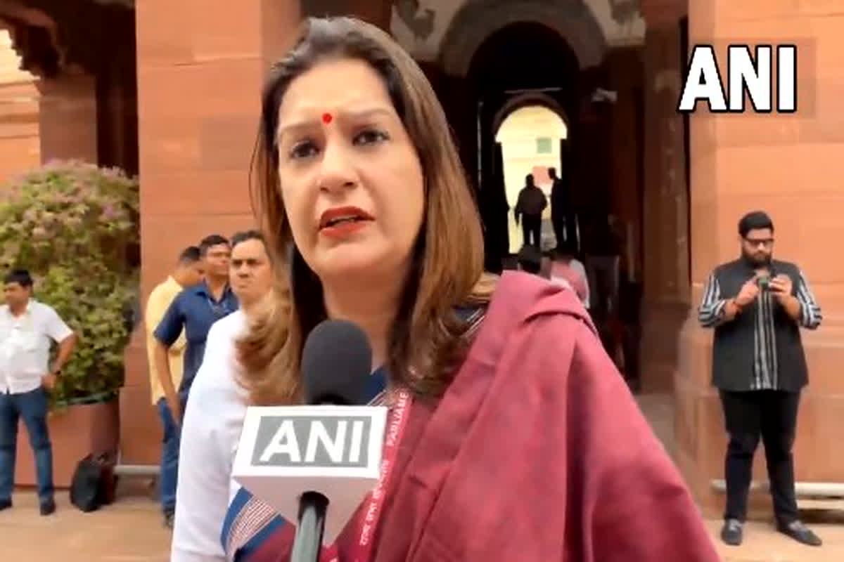 Delhi Airport Accident: दिल्ली एयरपोर्ट हादसे पर सांसद प्रियंका चतुर्वेदी का बड़ा बयान, बोलीं- जल्दबाजी में जो भी काम होते हैं…