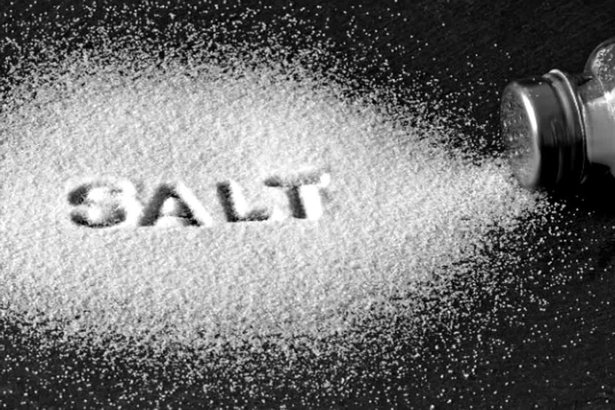 Salt Side Effects: आप भी करते हैं ज्यादा नमक का सेवन, तो हो जाएं सावधान… वरना त्वचा में हो सकती है ये गंभीर बीमारी