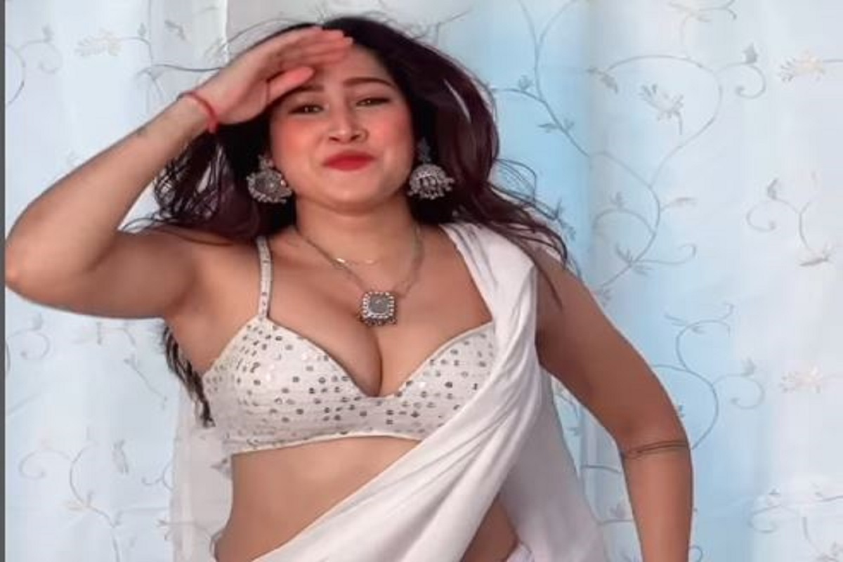 Watch Hindi Sexy Video Online HD: सोफिया अंसारी ने रेड-व्हाइट बिकनी में ढाया कहर, सेक्सी वीडियो देखकर फैंस हो रहे बेकाबू