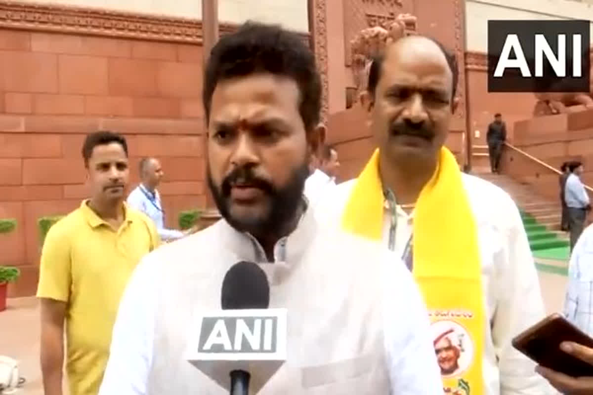 Delhi Airport Roof Collapse: सभी हवाई अड्डों के इंफ्रास्ट्रक्चर की होगी जांच, केंद्र ने किया मृतकों के परिजनों को 20 लाख रुपए के मुआवजे का ऐलान…