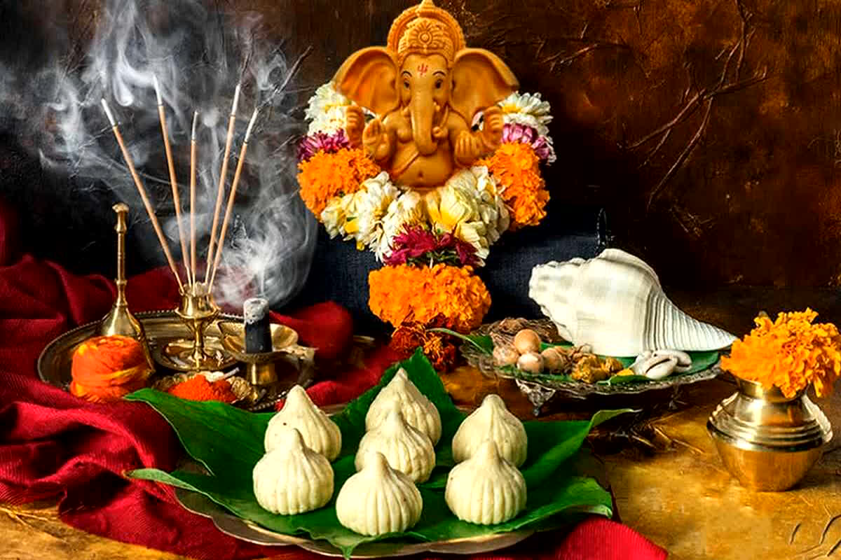 Vinayak Chaturthi 2024: ज्येष्ठ माह की विनायक चतुर्थी आज, इस विधि से करें भगवान गणेश की पूजा, कष्टों से मिलेगी मुक्ति