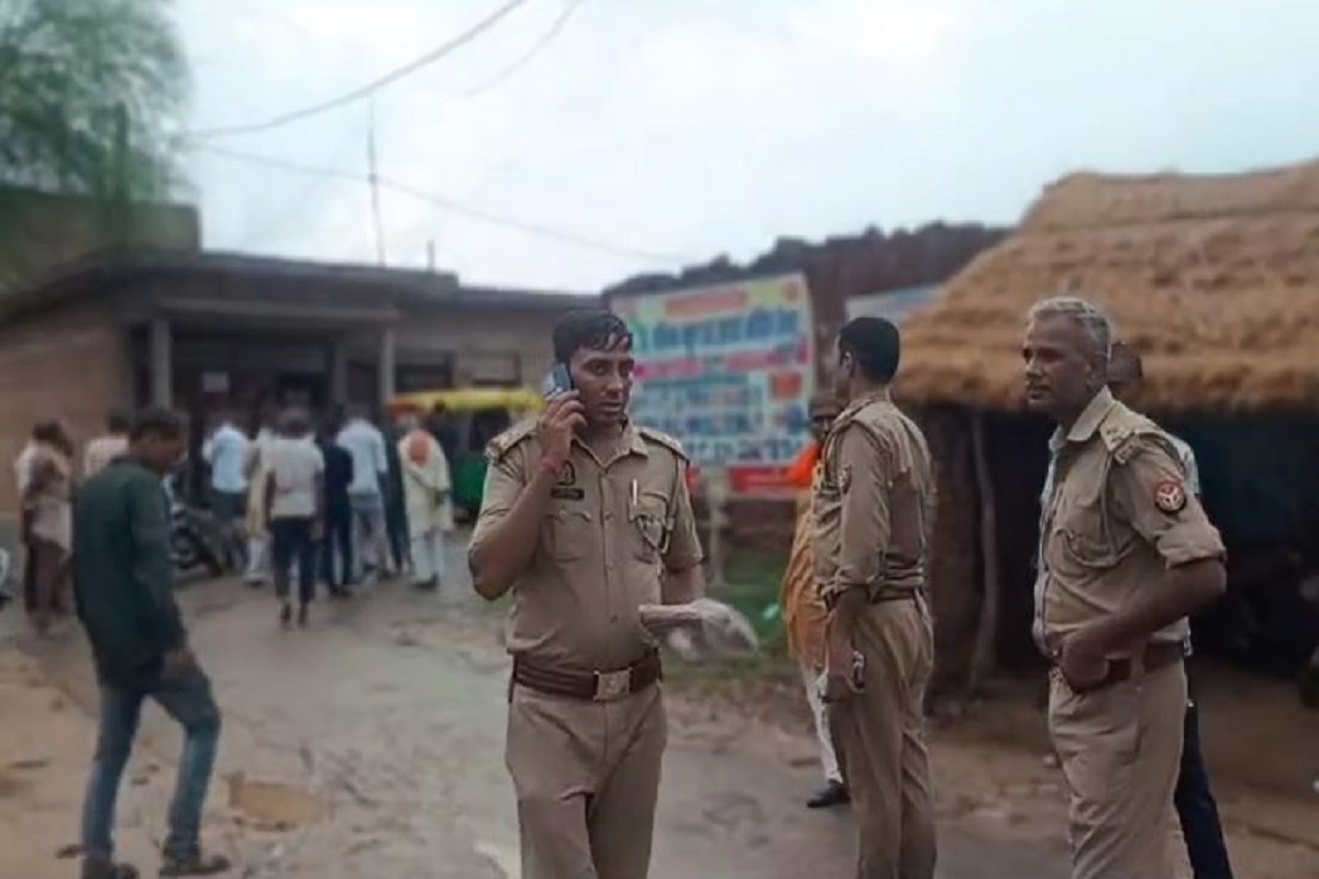 Fight Video Viral : लड़की को भगा ले गया लड़का, दो पक्षों में जमकर मारपीट का वीडियो वायरल