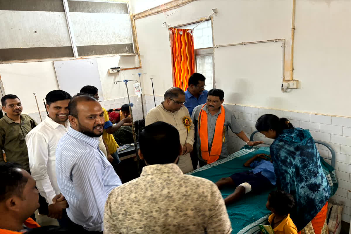 Jagdalpur News: भरभरा कर गिरी स्कूल की छत, हादसे में 5 बच्चे घायल, मची चीख पुकार