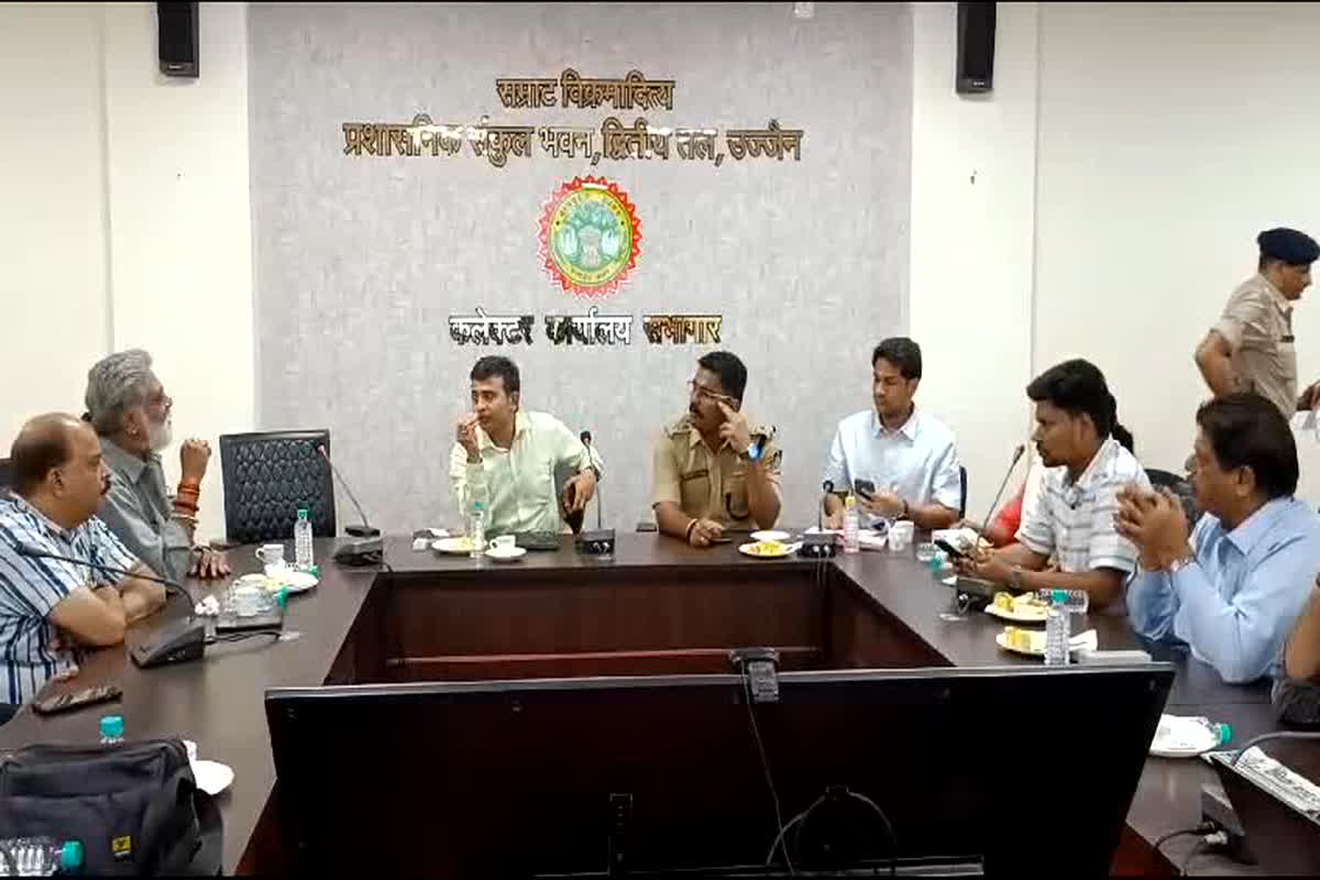 Ujjain News: सावन में ढाई करोड़ से भी ज्यादा श्रद्धालु करेंगे बाबा महाकाल के दर्शन, व्यवस्थाओं को लेकर जिला प्रशासन ने दी जानकारी