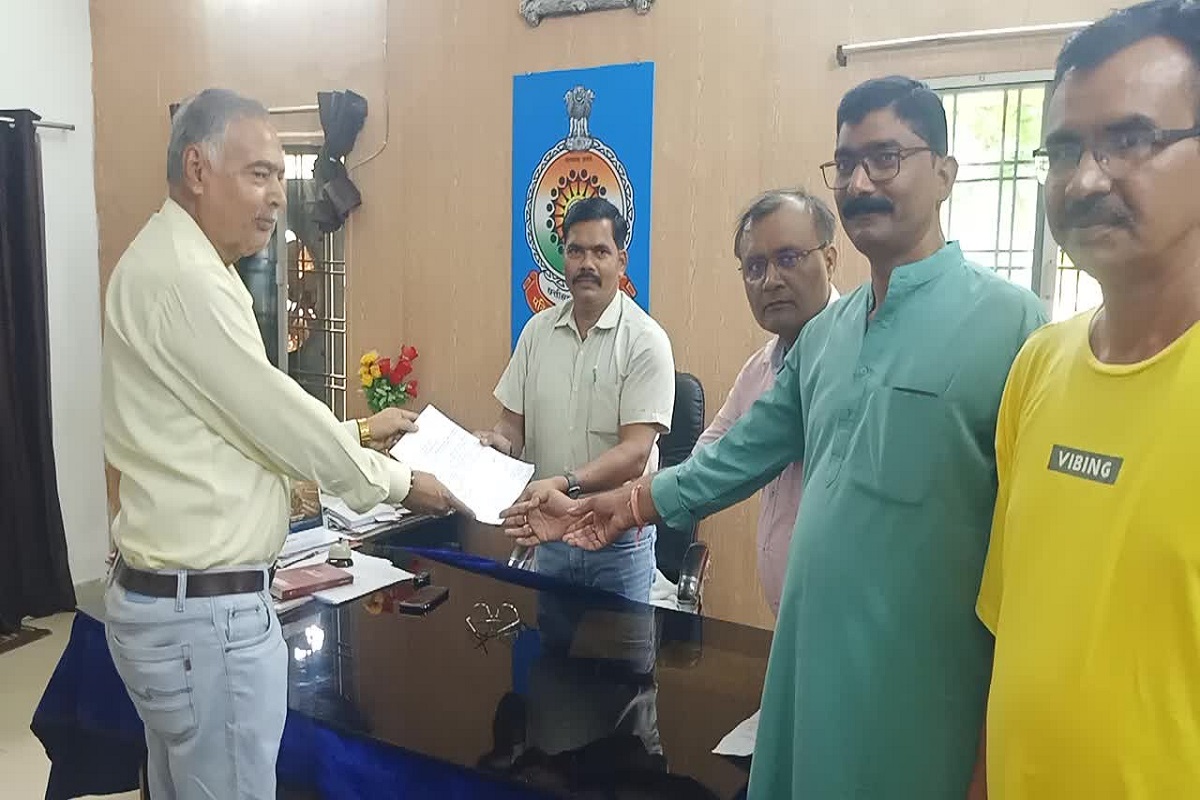 व्हाट्सएप ग्रुप में प्रियंका गांधी के खिलाफ अश्लील पोस्ट, थाने पहुंचे कांग्रेस नेताओं ने दर्ज कराई शिकायत