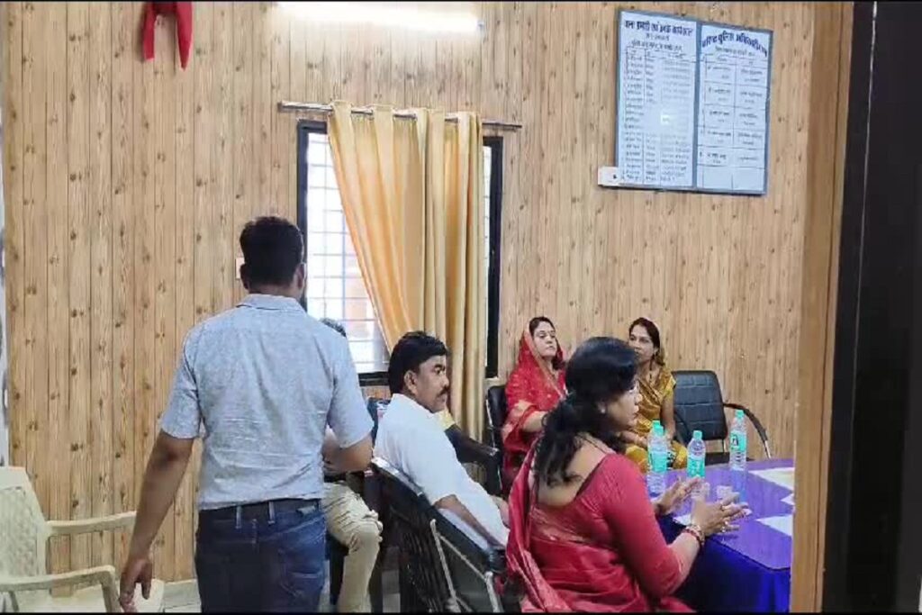 Congress MLA sangeeta sinha sit in police station