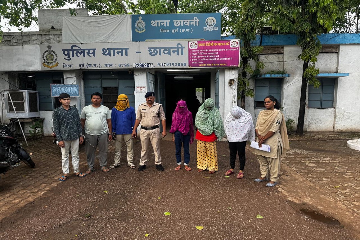 Sex racket busted in Durg: इस लॉज में चल रहा था देह व्यापार का धंधा, तीन महिलाएं समेत 7 चढ़े पुलिस के हत्थे