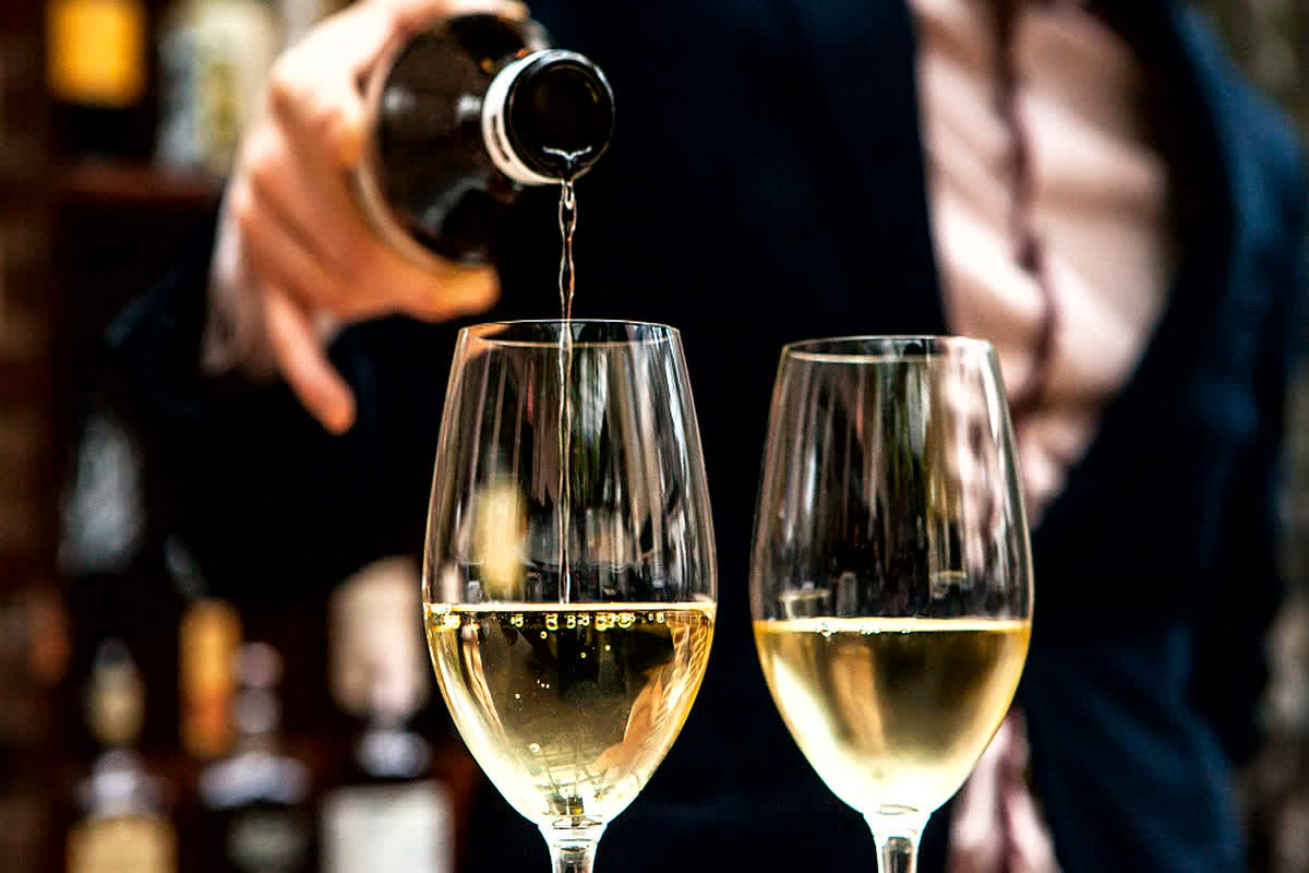 Alcohol veg or non veg: शराब वेज है या नॉनवेज? यहां दूर करें सारा कन्फ्यूजन