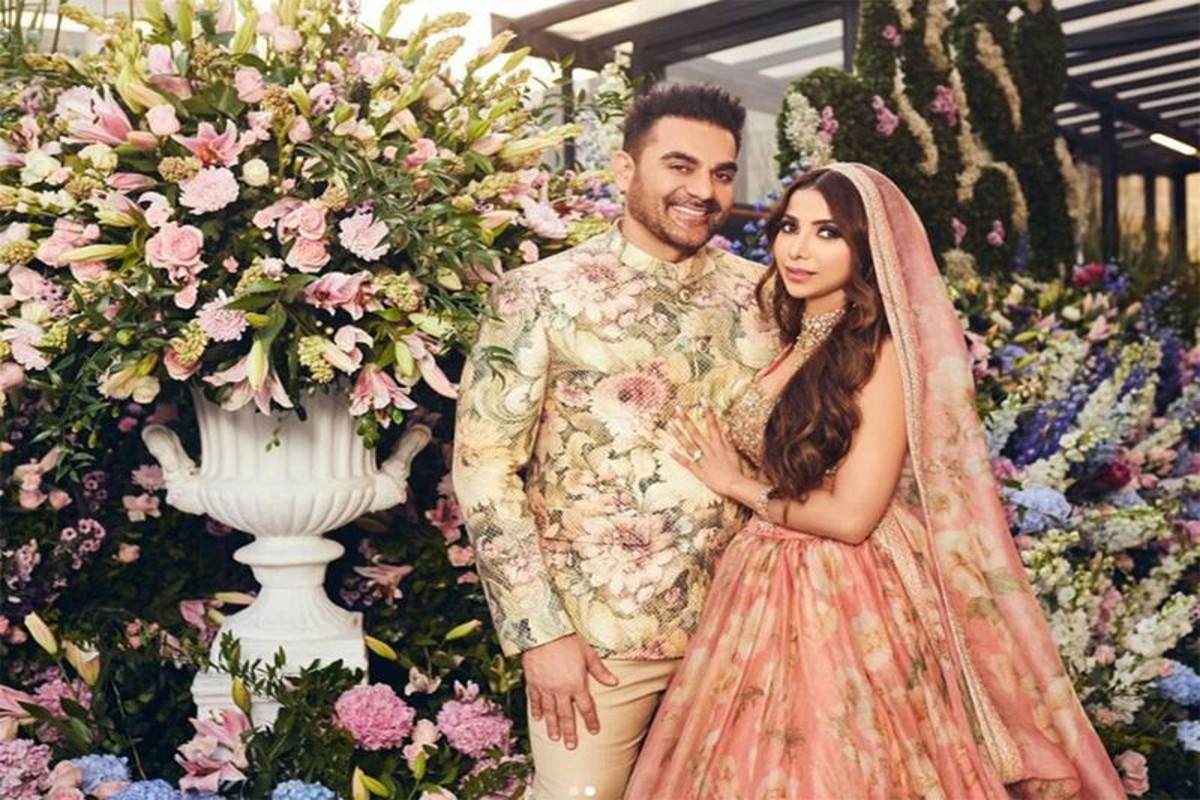 Arbaaz Khan’s wife is Pregnant? : प्रेग्नेंट हैं शूरा खान! 56 की उम्र में फिर बाप बनने वाले हैं अरबाज खान? अस्पताल के बाहर दिखा कपल, सामने आया वीडियो