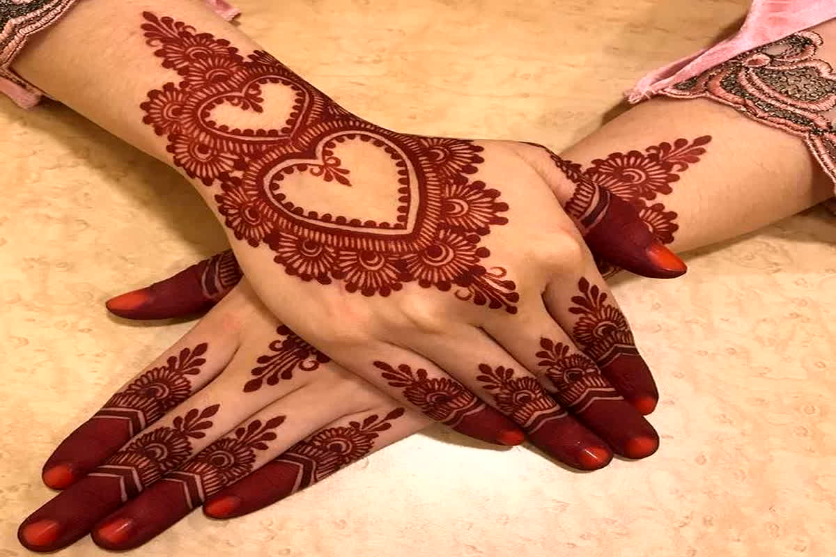 Arabic Mehndi Design: अरेबिक मेहंदी की खूबसूरत डिजाइन से सजाएं अपने हाथ, खूबसूरती में लगाएंगे चार चांद