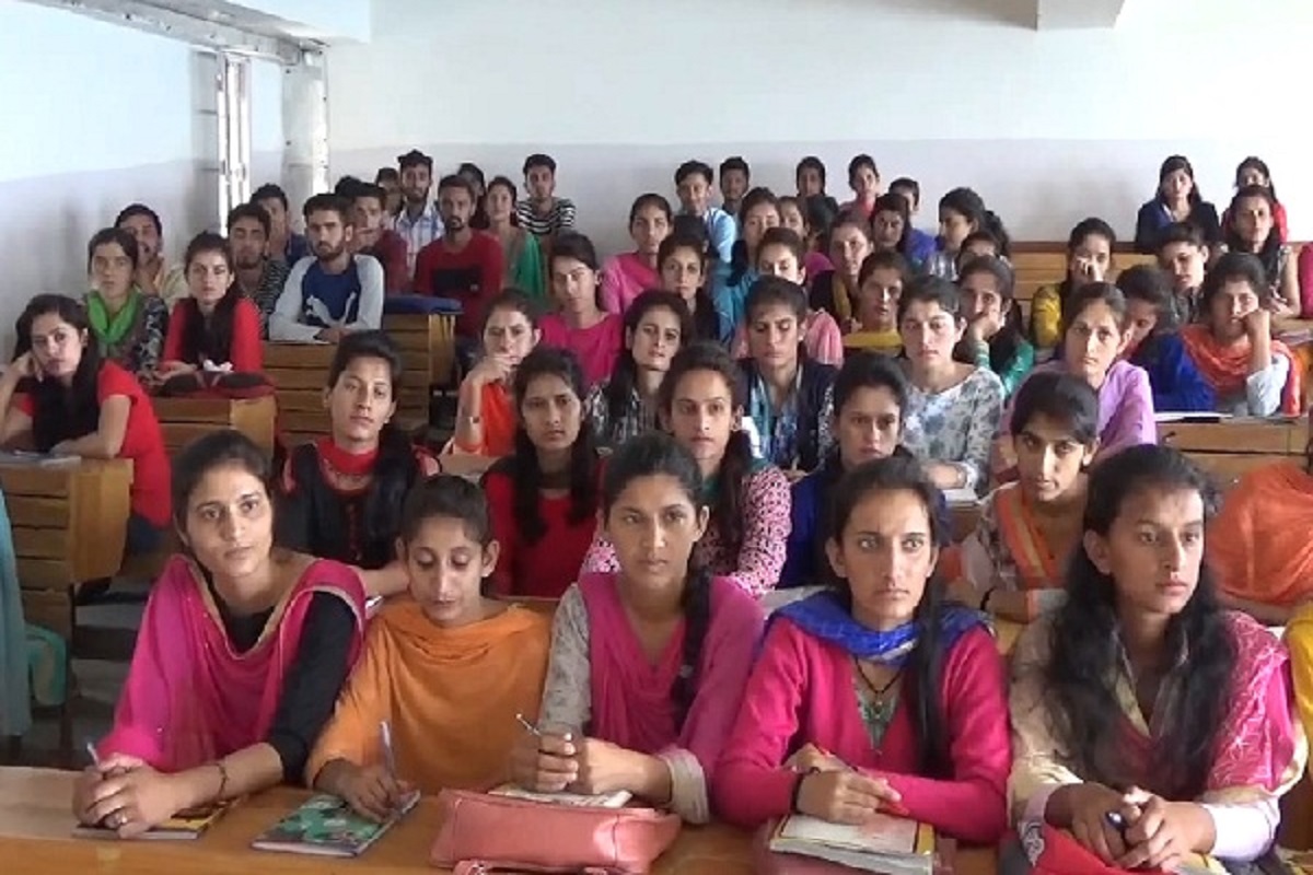 Lado Protsahan Yojana : बेटियों की पढ़ाई के लिए पैसों की नो टेंशन, सरकार कर रही पूरी मदद, मिलेंगे इतने लाख रुपए, ऐसे ले सकते हैं लाभ