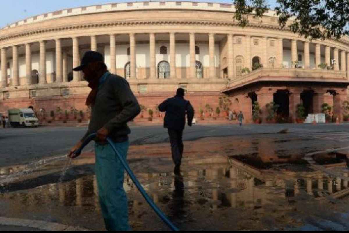 Media Restrictions in Parliament: मीडिया के आगे झुकी सरकार.. संसद में पत्रकारों पर लगी पाबंदी हटाई, राहुल गांधी ने की थी अपील