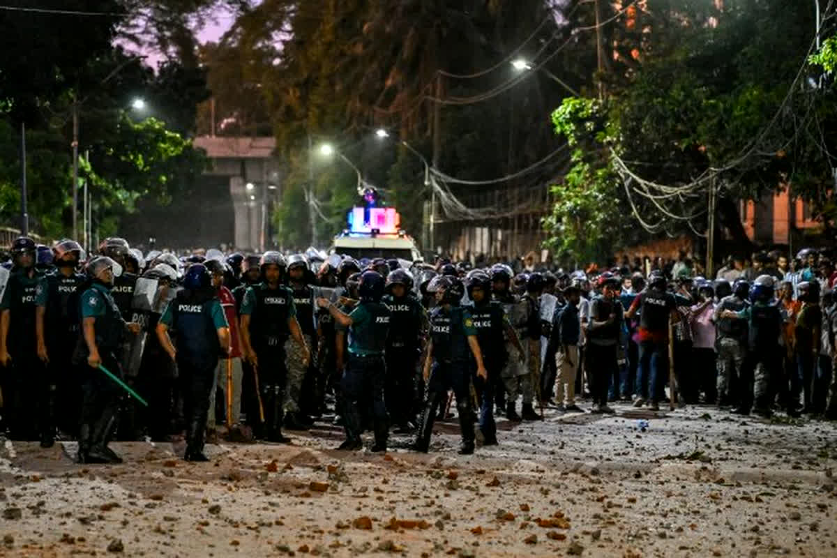 Govt Job Reservation Violence: सरकारी नौकरियों के आरक्षण पर हिंसा, 6 प्रदर्शनकारियों की मौत, 400 से ज्यादा घायल