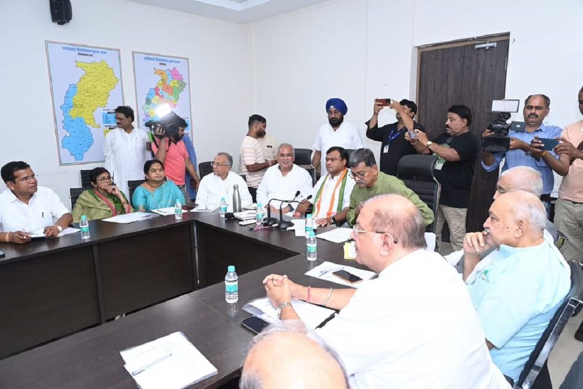 रायपुर दक्षिण में उपचुनाव को लेकर कांग्रेस की बैठक, आधा दर्जन उम्मीदवार आए सामने