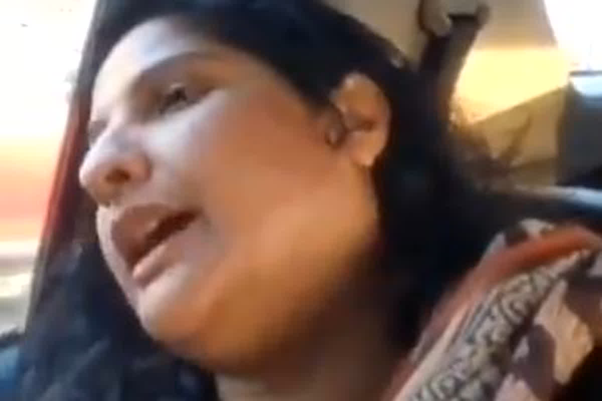 Guddu Pandit Ex Wife Kajal Sharma: ‘अखिलेश जी जब तक आप नहीं आएंगे मैं गाड़ी से नहीं उतरूंगी…’ पूर्व विधायक गुड्डू पंडित की पूर्व पत्नी का वीडियो वायरल