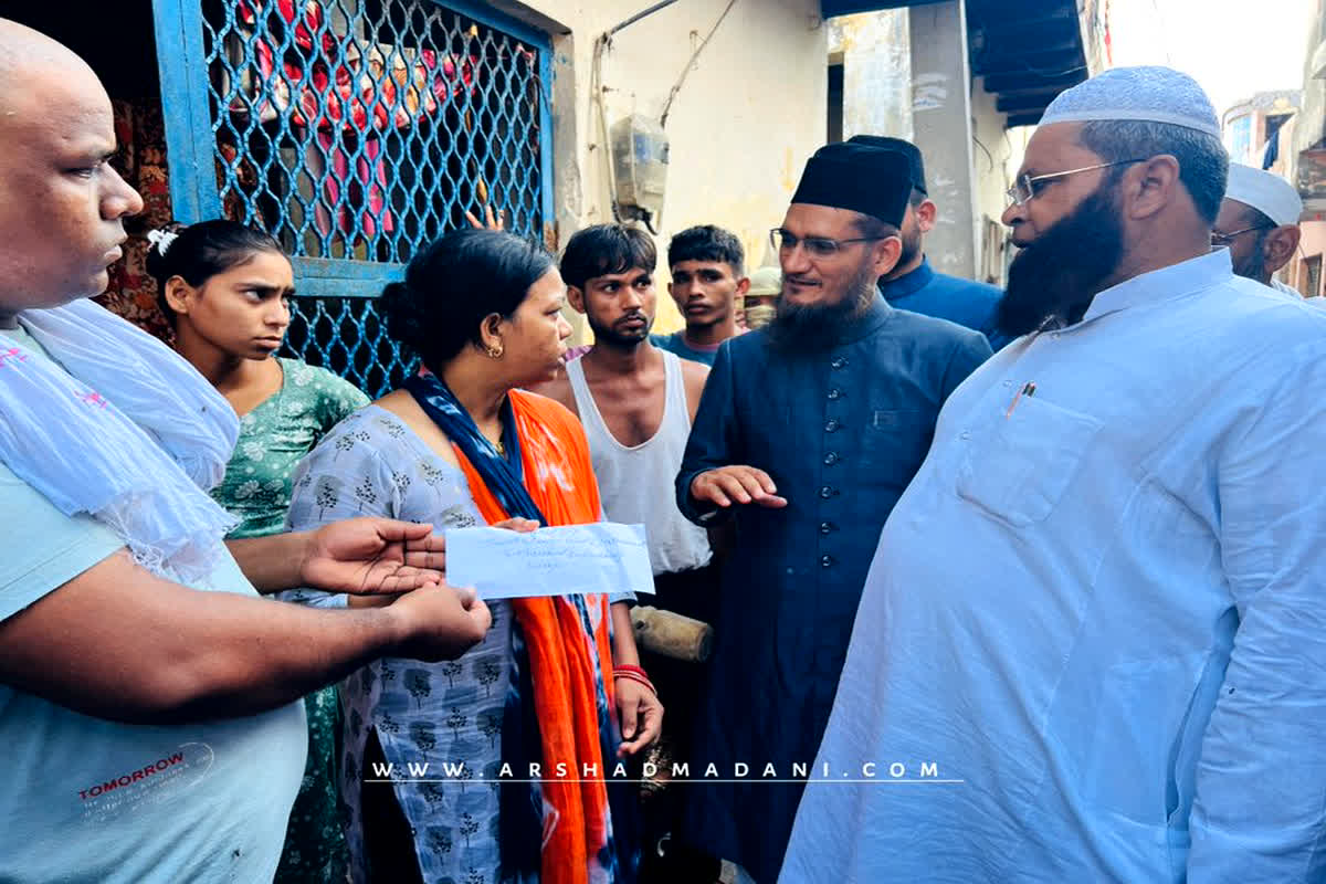 Hathras Case: हाथरस हादसे में जमीयत उलेमा हिंद ने बढ़ाया मदद का हाथ, मृतकों के परिजनों और घायलों को दी सहायता राशि