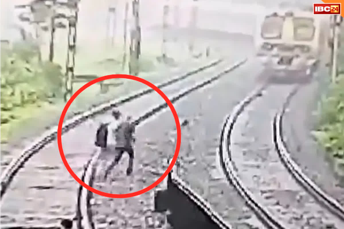 Mumbai Virar Live Suicide Video: हैरान कर देगी सुसाइड की यह फुटेज.. रेल की पटरी पर सो गए पिता-बेटा.. ट्रेन से कटकर दोनों की मौत, देखें Video..