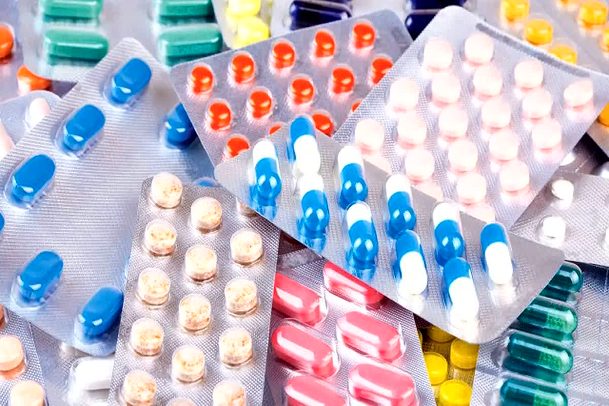 Side Effects of Medicines: सावधान…! सेहत के लिए हानिकारक हो सकती है हद से ज्यादा दवाइयां, झेलनी पड़ेगी ये परेशानियां