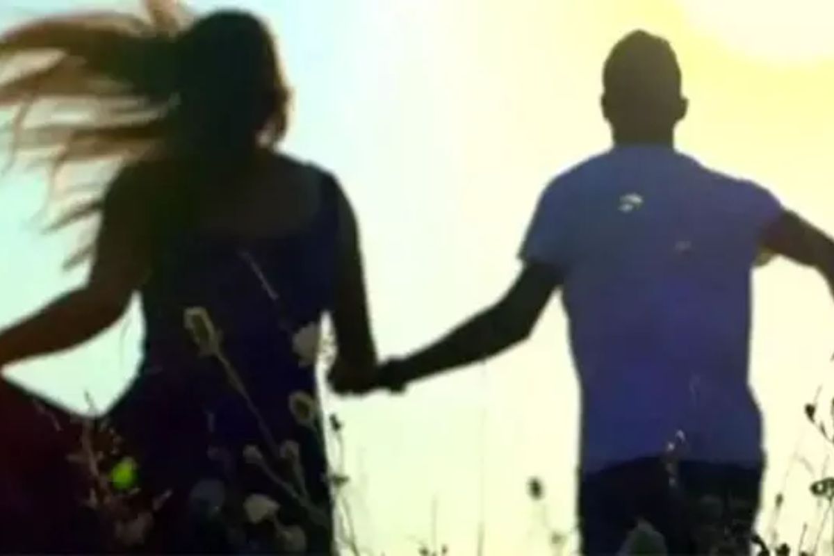 Latest Crime News: तीन बच्चों को छोड़ आशिक के साथ भागी महिला.. साथ ले उड़ी 1 लाख नगद और जेवर.. अब पति ने उठाया ये बड़ा कदम