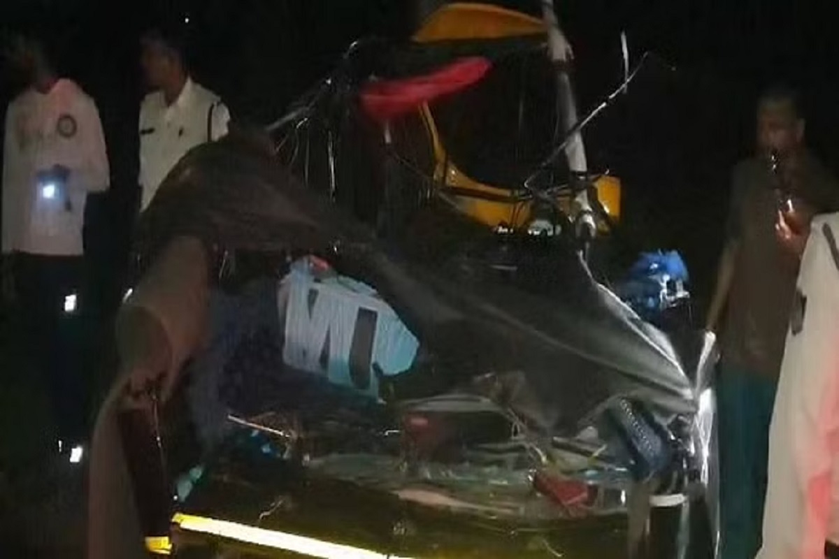 MP Accident News : ऑटो-ट्रेलर की बीच जबरदस्त टक्कर, थम गई 4 लोगों की सांसें, एक ही परिवार के हैं सभी मृतक