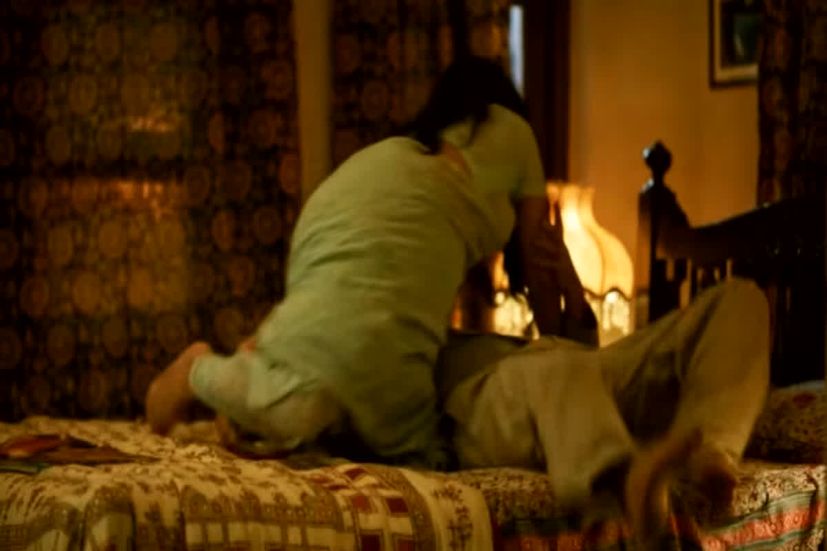 Sex with Friend’s wife in Hotel: दोस्त की पत्नी के साथ होटल के कमरे में सेक्स कर रहे थे पूर्व जिला पंचायत सदस्य, पति ने पकड़ा रंगेहाथों, जानिए आगे क्या हुआ