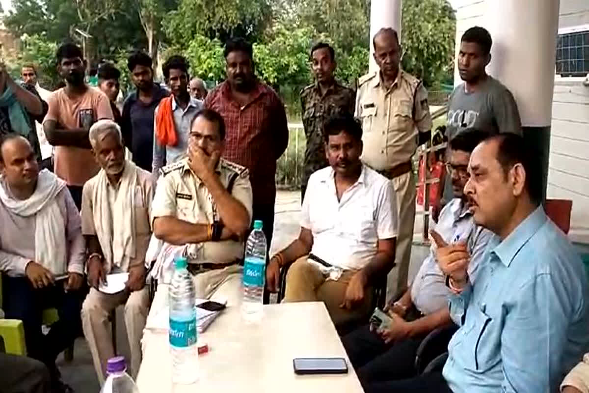 SDM Virendra Katare: ‘2-4 CMO को पहले भी ठोक चुका हूं, अब इसका नंबर है’ शांति समिति की बैठक में SDM ने नगर पालिका CMO को दी धमकी