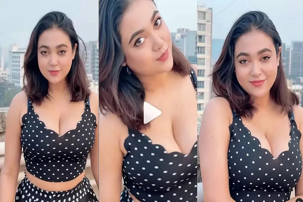Sexy Video: देसी भाभी ने बोल्ड कपड़ों में उड़ाया गर्दा, घर की छत पर खड़े होकर दिखाई सेक्सी अदाएं, वायरल हुआ वीडियो