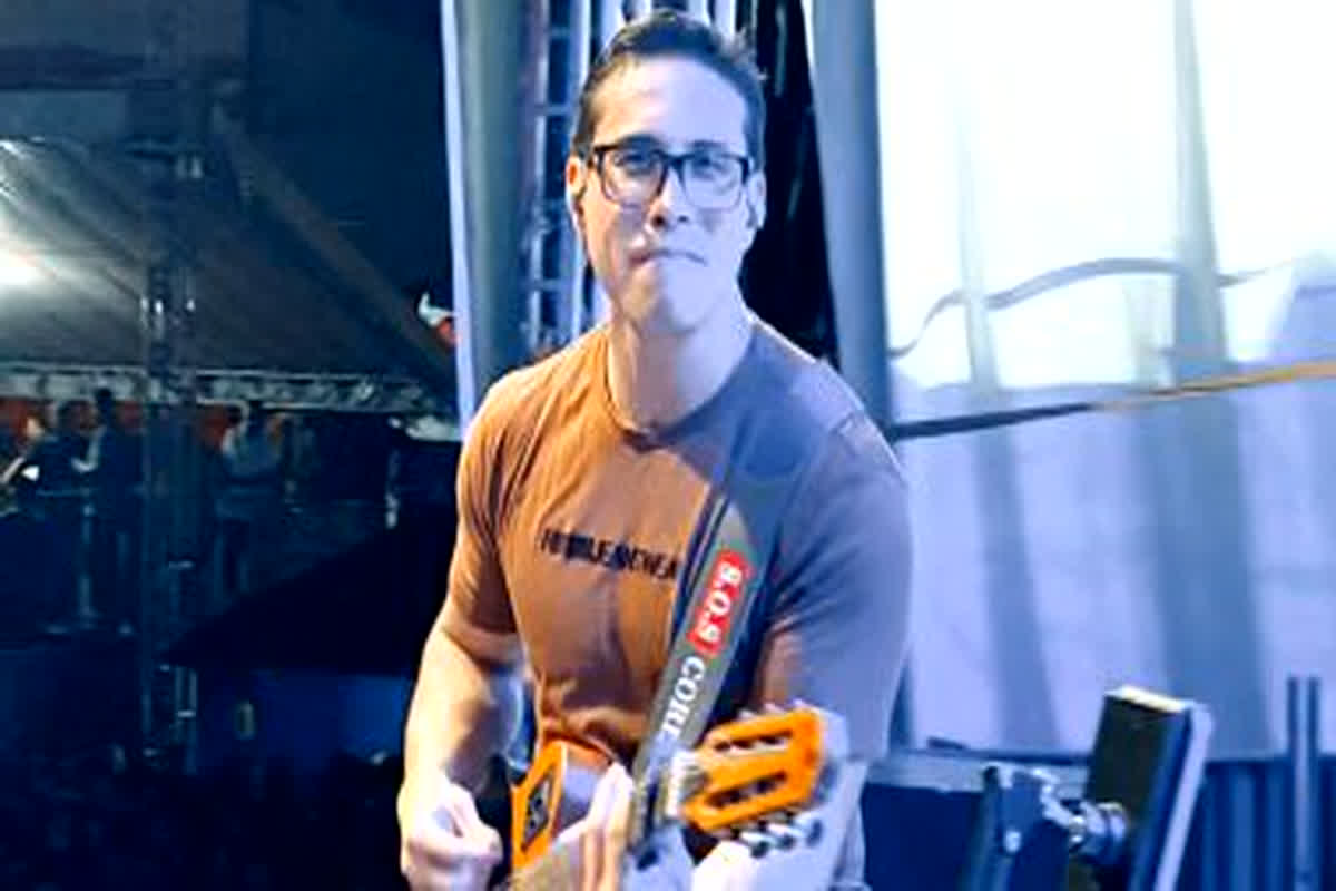 Singer Ayres Sasaki Passed Away : लाइव परफॉर्मेंस के दौरान मशहूर सिंगर का निधन, आखिरी इंस्टाग्राम पोस्ट हो रहा वायरल