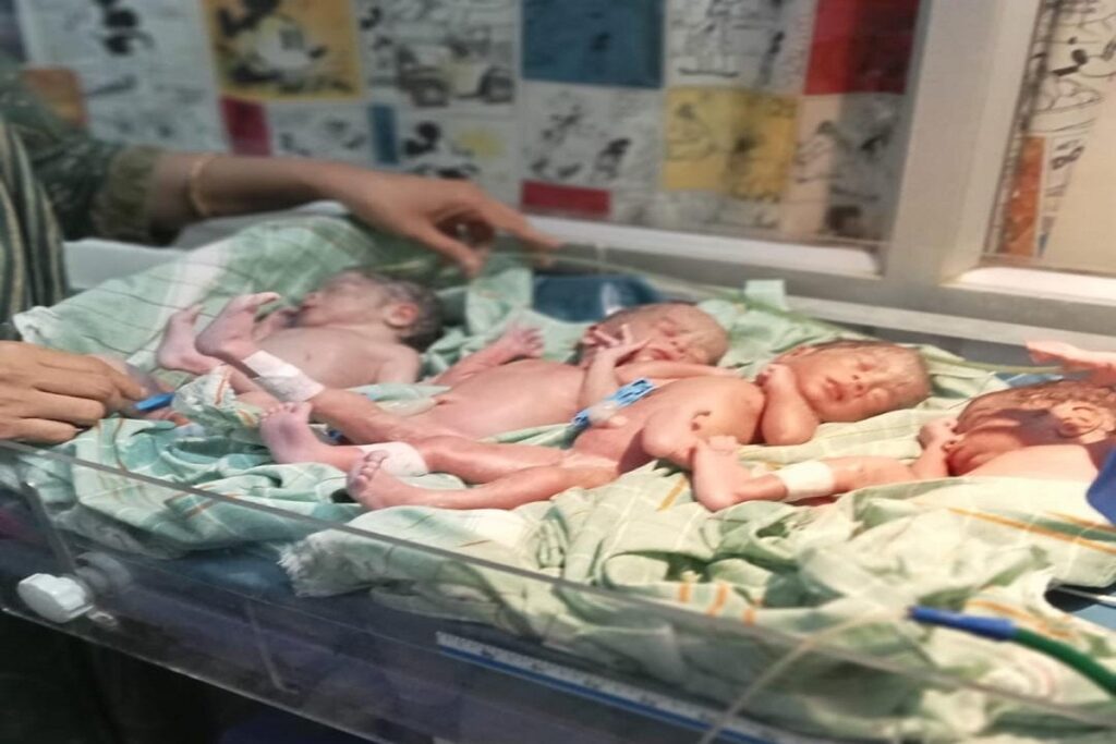 woman gave birth to 4 children at once