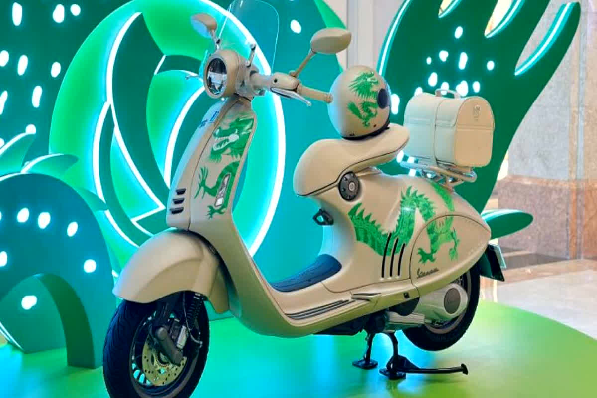 Vespa 946 Dragon Edition: वेस्पा ने भारत में लॉन्च किया 946 ड्रैगन स्कूटर, कीमत और फीचर्स देख फटी लोगों की आंखें