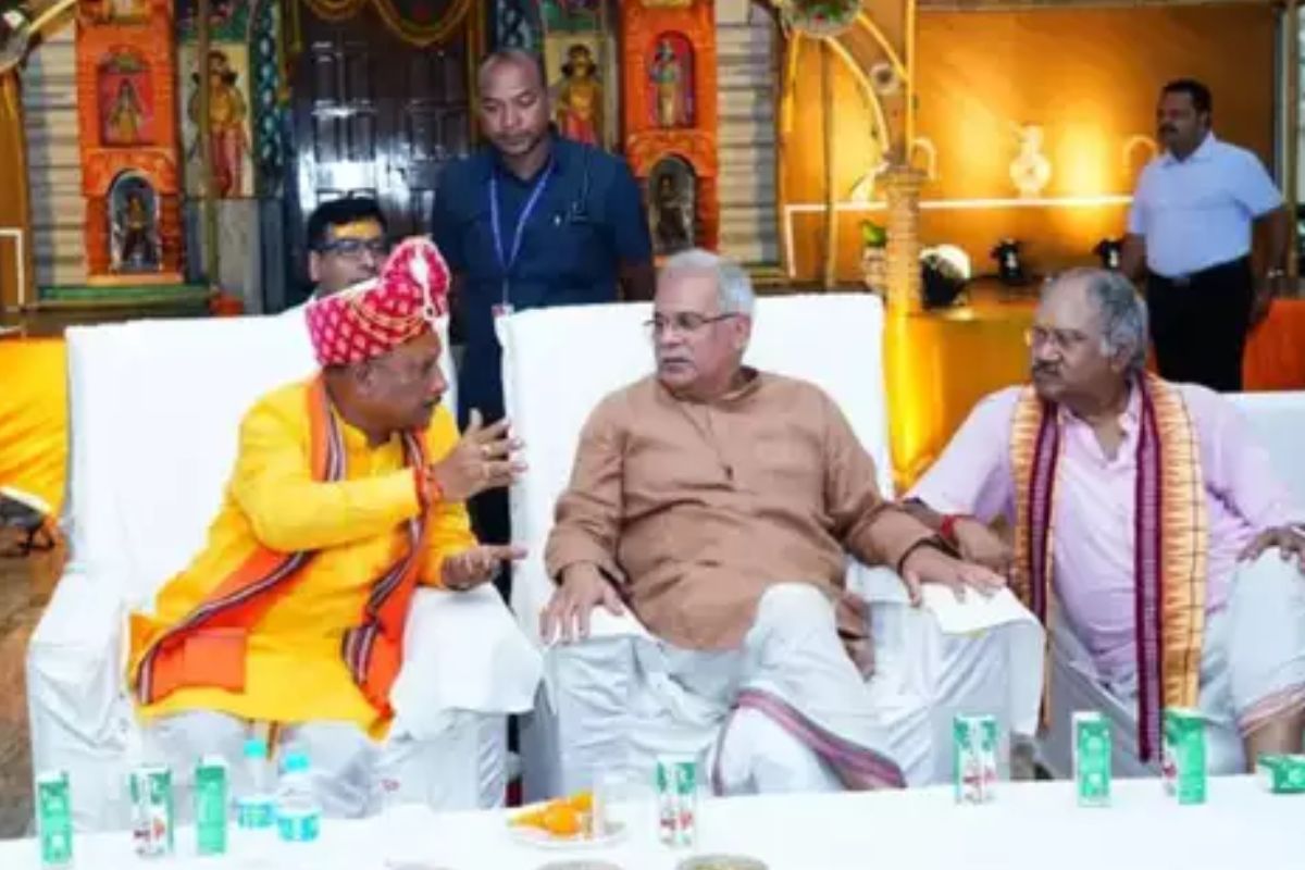 #SarkarOnIBC24: क्या आपने देखी आज की खास मुलाक़ात?.. एक ही मंच पर नजर आये CM साय और पूर्व CM भूपेश बघेल, आप भी देखें ये खास Video..