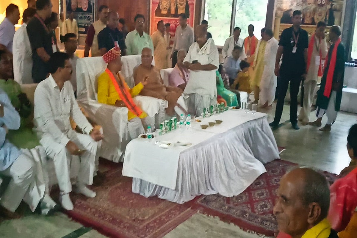 इस तरह से एक दूजे से मिले सीएम साय और पूर्व सीएम भूपेश बघेल, देखें दोनों नेताओं की मुलाकात का खुशनुमा वीडियो