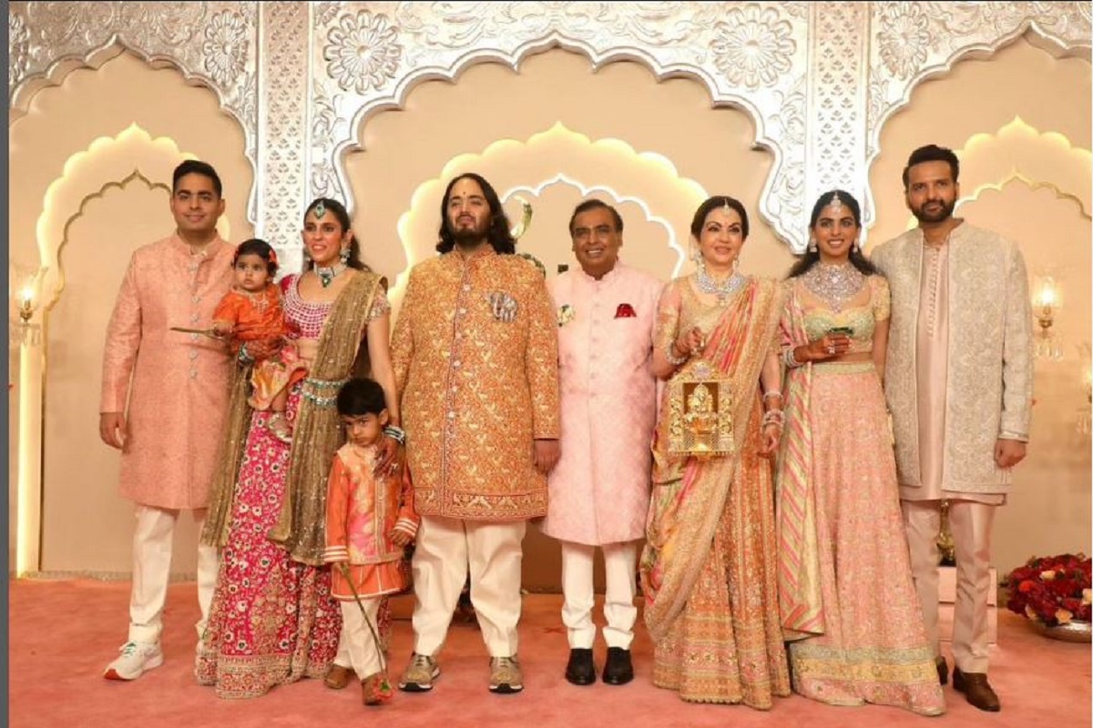 Anant Radhika Wedding में पहुंचे मेहमानों को क्या आपने देखा? John Cena से लेकर kim kardashian तक कई सेलिब्रिटीज शामिल, धूमधाम से निकली बारात