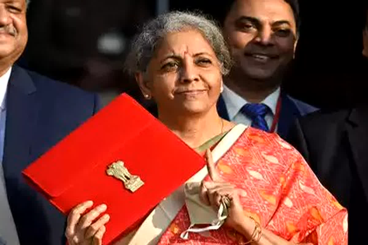 Budget : दो बच्चों पर अधिक छूट, शादीशुदा और कुंवारों के लिए टैक्स का अलग-अलग दायरा, जानें आयकर व्यवस्था से जुड़े कई रोचक तथ्य