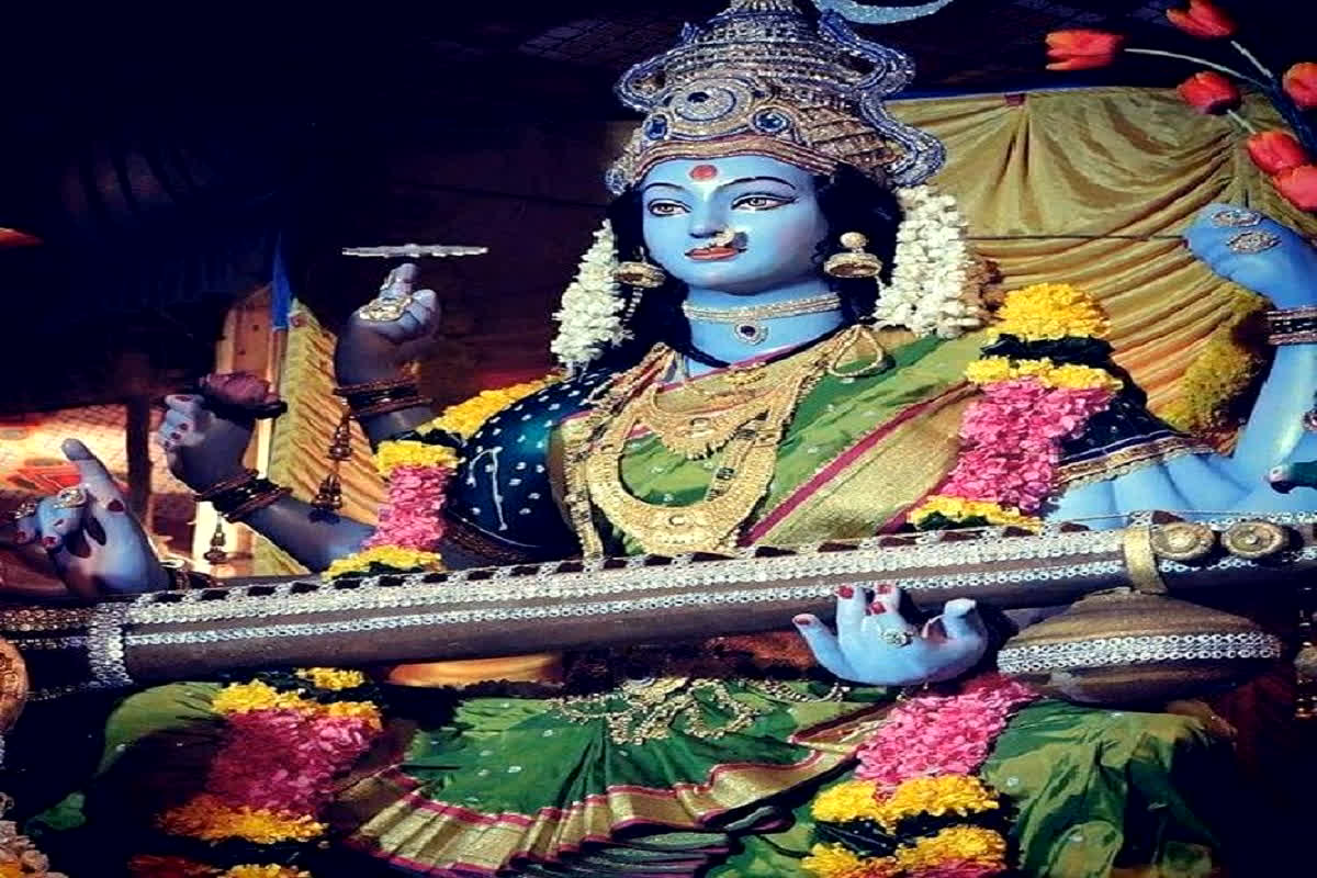 Devi Matangi Stuti Aarti: जीवन में चल रही बाधाओं को दूर करने के लिए करें देवी मातंगी की स्तुति, होंगे कई चमत्कारी लाभ